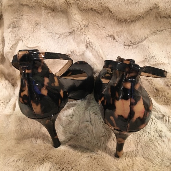 Ann Taylor Black Tortoise Ankle Strap Pumps 7.5 Make a BUNDLE and make an offer! - Picture 4 of 8